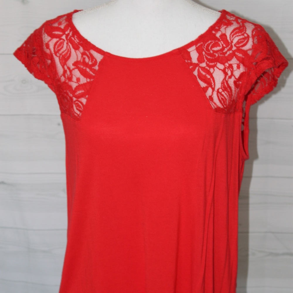 Tops B2G1  Guess • Lace Cotton Top